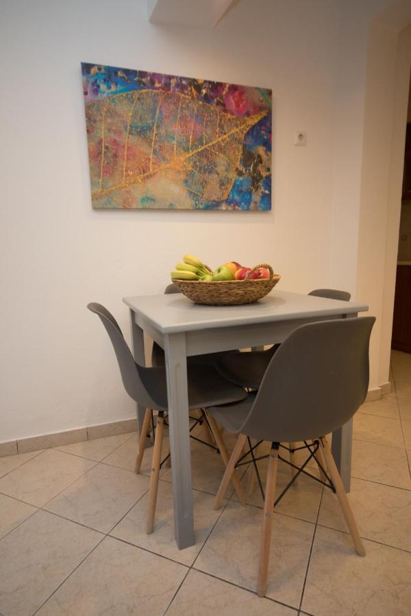 Markakis Studios Fira Town Екстериор снимка